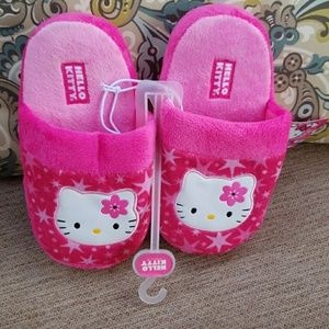 NWT Hello kitty foamed slip on